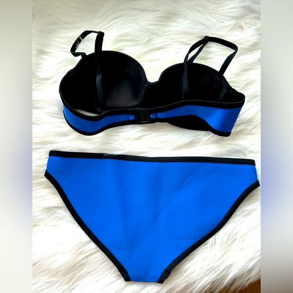 Triangle Bathing Suit Set - Picture 4 of 4